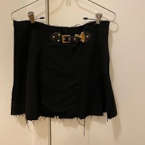 Zara- Pleated, Frey with stylish Buckle Skirt